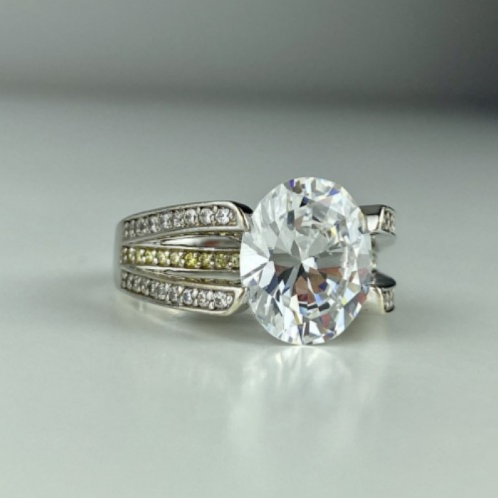 925 Sterling Silver CZ Ring Size 7