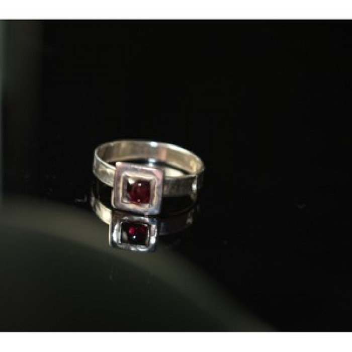 925 Sterling Silver Almandine Ring Size 6.5