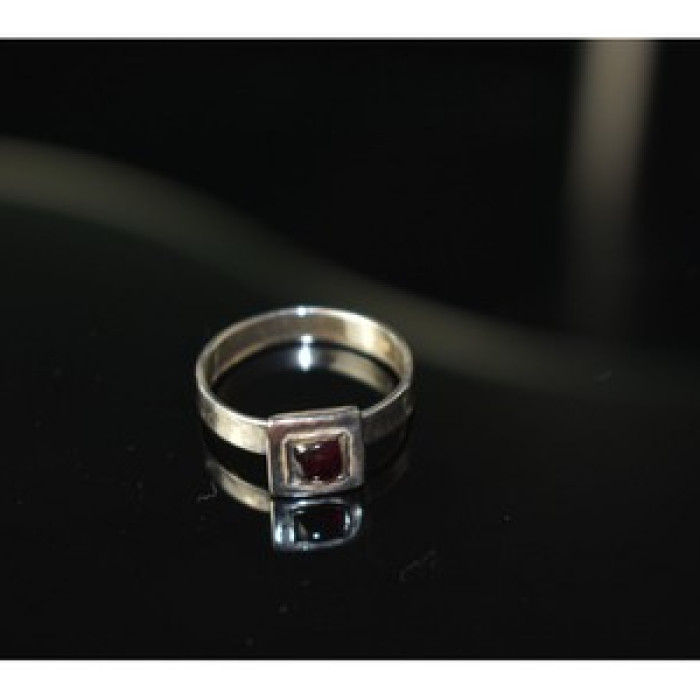 925 Sterling Silver Almandine Ring Size 6.5