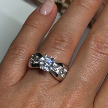 925 Sterling Silver CZ Ring Size 6.5