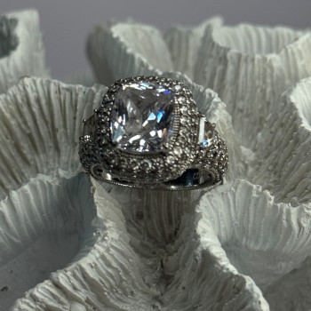 Beautiful Design 925 Sterling Silver Cz Ring Size 9