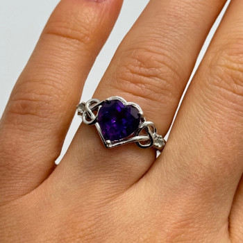 925 Sterling Silver Amethyst & Goshenite Heart Ring Size 6