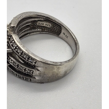 925 Sterling Silver Topaz Ring Size 7