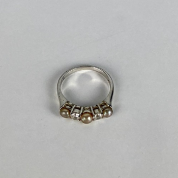 Avon 925 Sterling Silver Pearls & CZ Ring Size 7