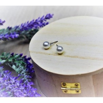 Stud Earrings with Pearls