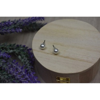 Stud Earrings with Pearls