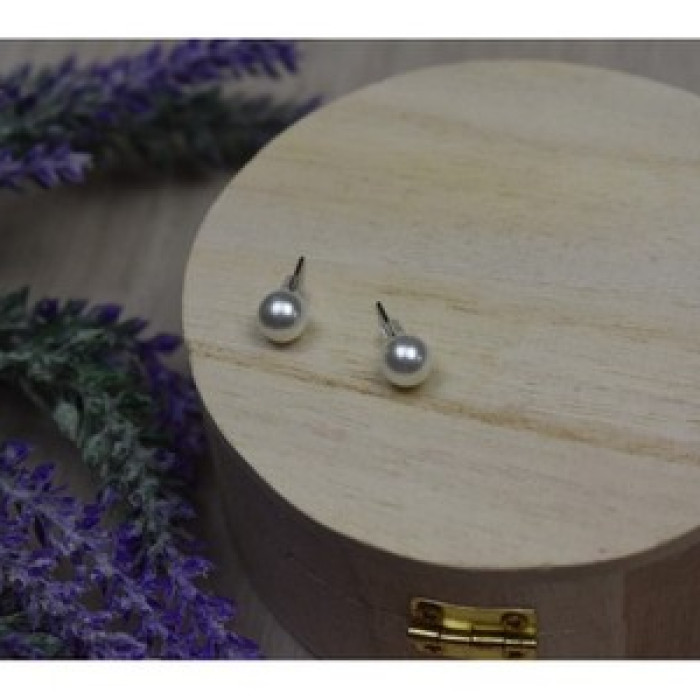 Stud Earrings with Pearls