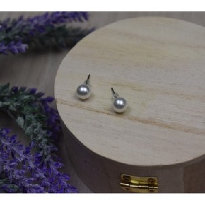 Stud Earrings with Pearls