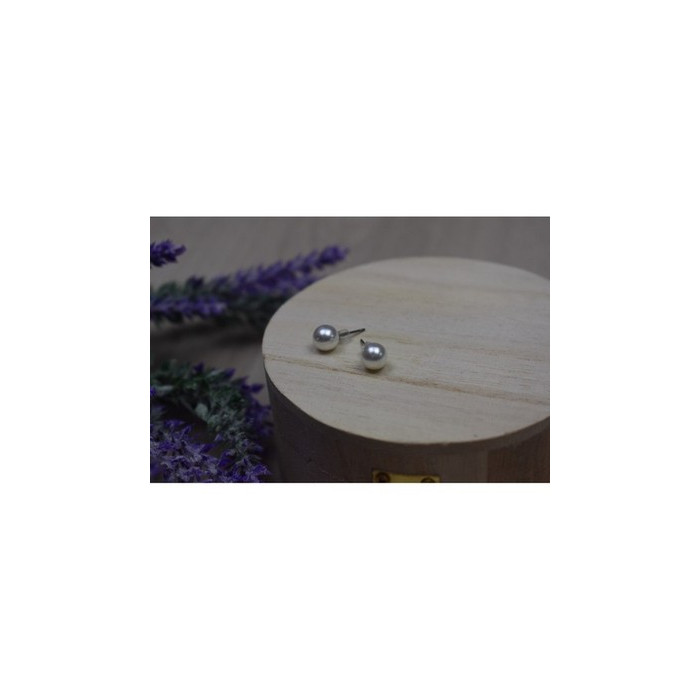 Stud Earrings with Pearls