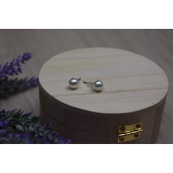 Stud Earrings with Pearls