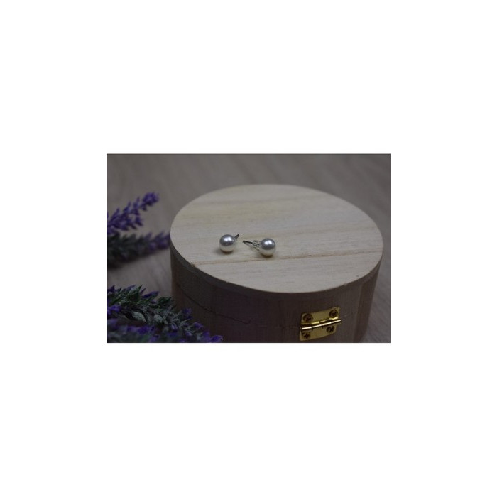 Stud Earrings with Pearls