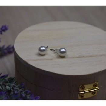Stud Earrings with Pearls