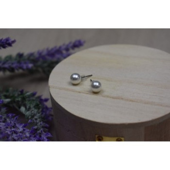 Stud Earrings with Pearls