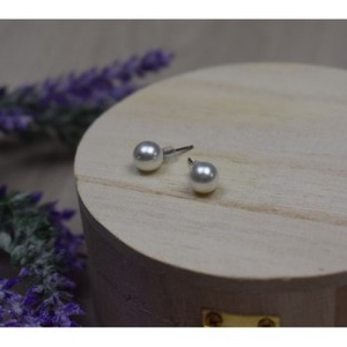 Stud Earrings with Pearls