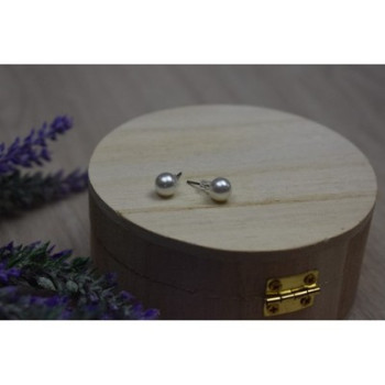 Stud Earrings with Pearls