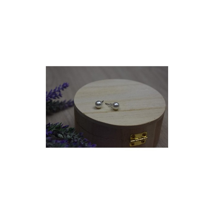 Stud Earrings with Pearls