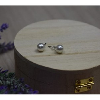 Stud Earrings with Pearls