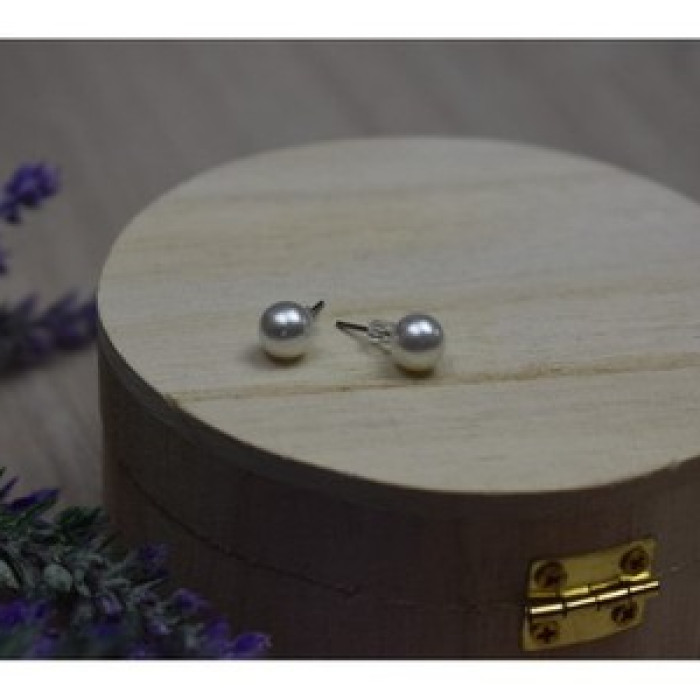 Stud Earrings with Pearls