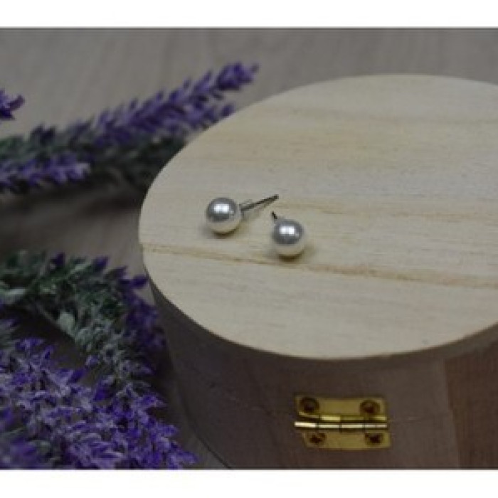 Stud Earrings with Pearls