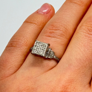 925 Sterling Silver CZ Ring Size 6
