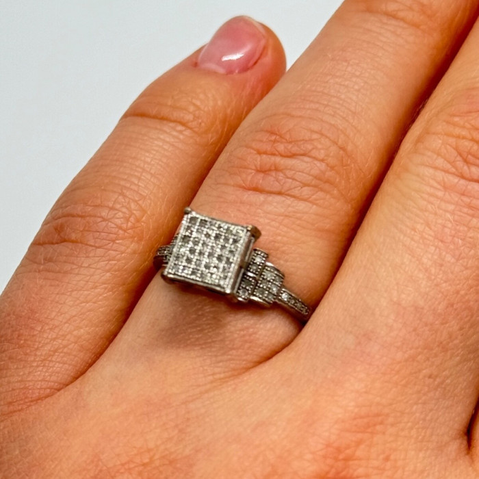 925 Sterling Silver CZ Ring Size 6