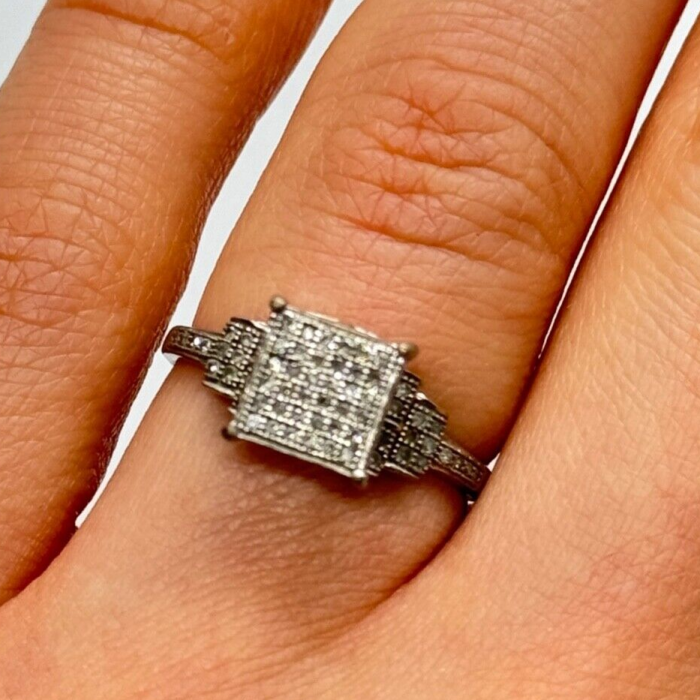 925 Sterling Silver CZ Ring Size 6