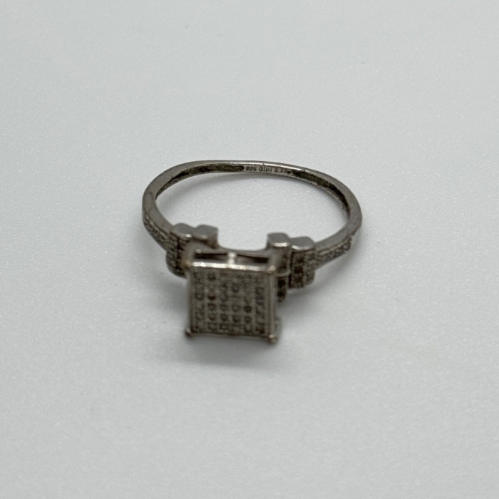 925 Sterling Silver CZ Ring Size 6