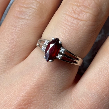 925 Sterling Silver Garnet Ring Size 7