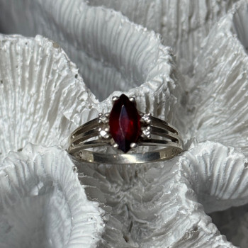 925 Sterling Silver Garnet Ring Size 7