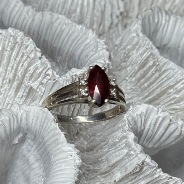 925 Sterling Silver Garnet Ring Size 7