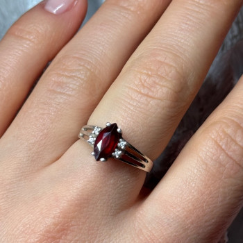 925 Sterling Silver Garnet Ring Size 7