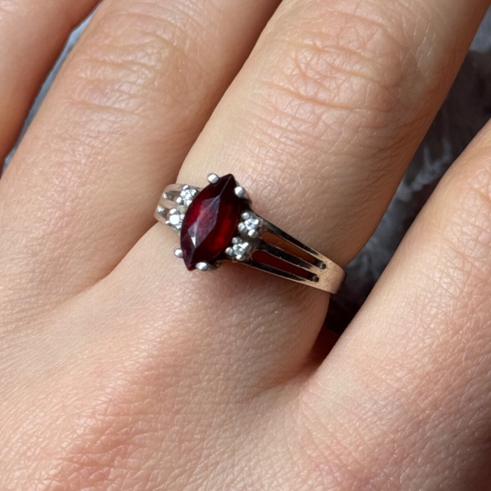 925 Sterling Silver Garnet Ring Size 7
