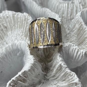 Elegant 925 Sterling Silver & 10K Yellow Gold Ring Size 7