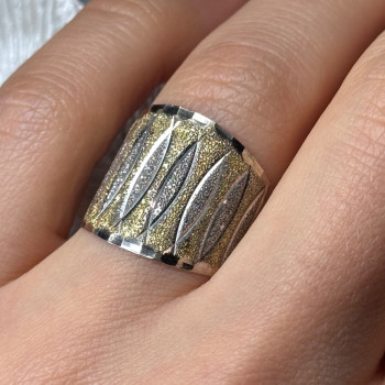 Elegant 925 Sterling Silver & 10K Yellow Gold Ring Size 7