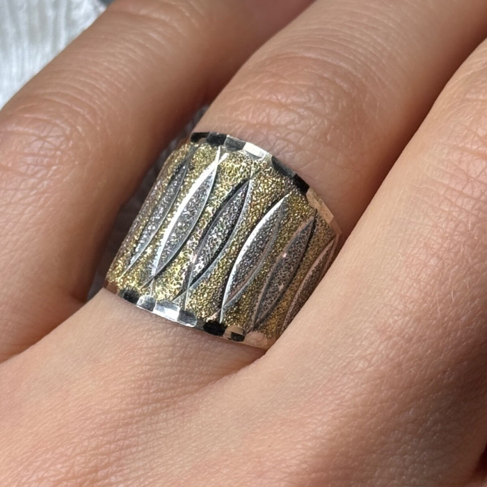 Elegant 925 Sterling Silver & 10K Yellow Gold Ring Size 7