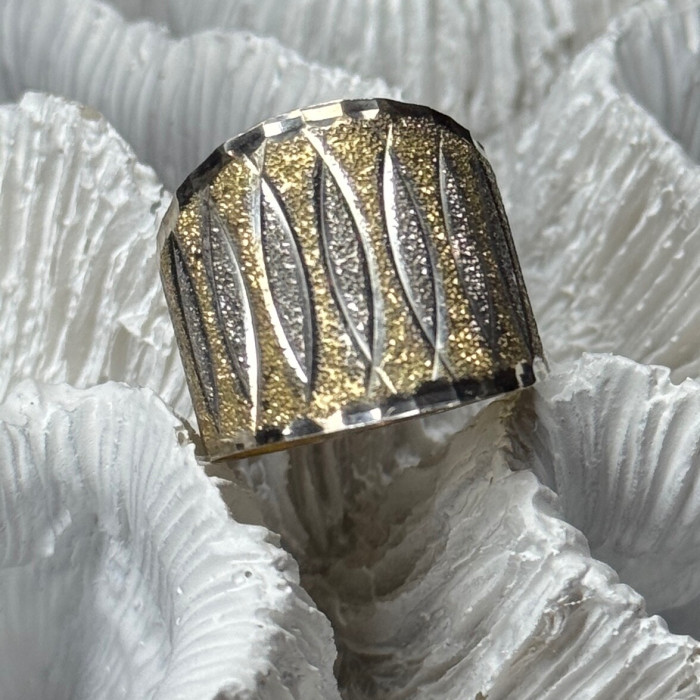 Elegant 925 Sterling Silver & 10K Yellow Gold Ring Size 7