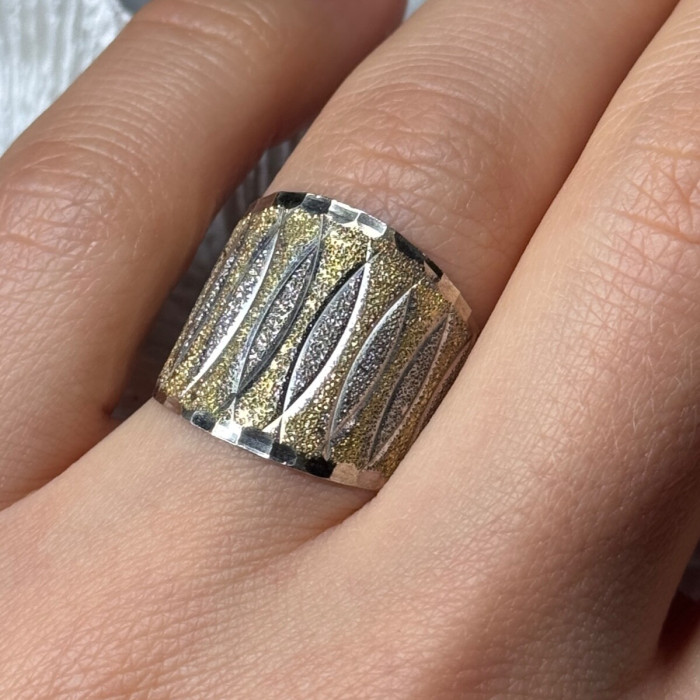 Elegant 925 Sterling Silver & 10K Yellow Gold Ring Size 7