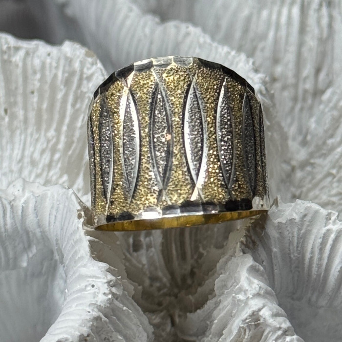Elegant 925 Sterling Silver & 10K Yellow Gold Ring Size 7
