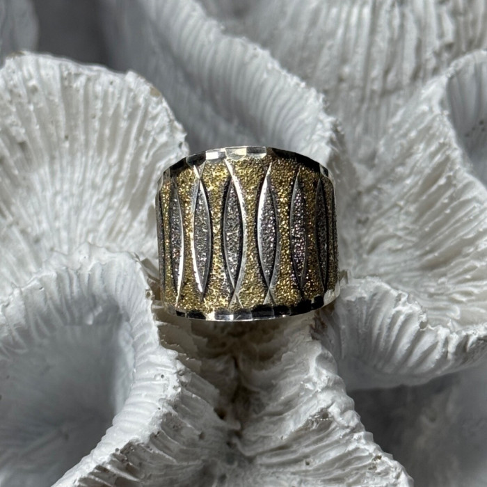 Elegant 925 Sterling Silver & 10K Yellow Gold Ring Size 7