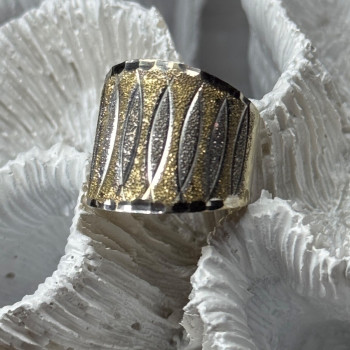 Elegant 925 Sterling Silver & 10K Yellow Gold Ring Size 7
