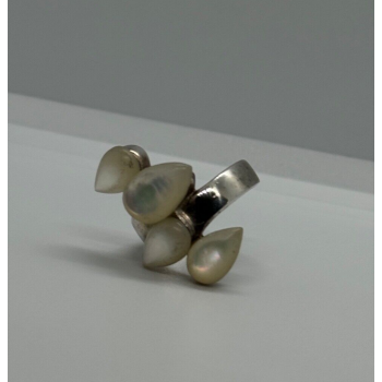 925 STERLING SILVER  MOTHER OF PEARL RING SIZE 7