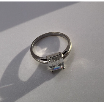 925 Sterling Silver & CZ Ring Size 7