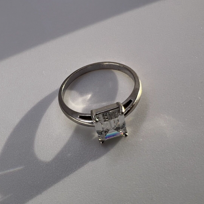 925 Sterling Silver & CZ Ring Size 7
