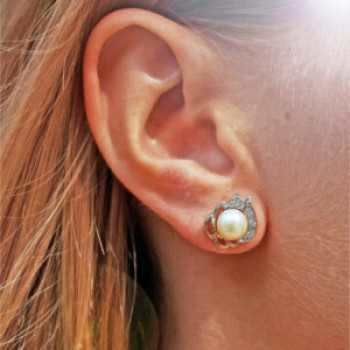 14K Yellow Gold Pearl & Diamonds Earrings