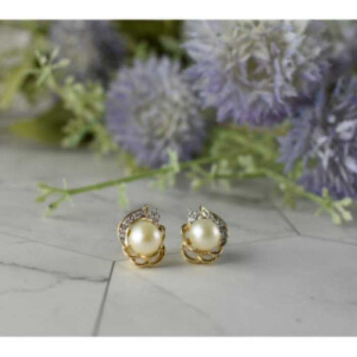 14K Yellow Gold Pearl & Diamonds Earrings