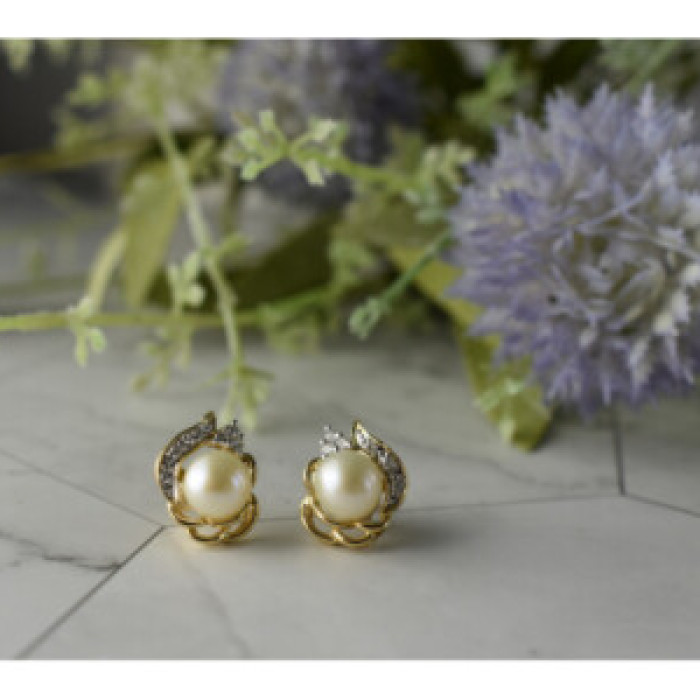 14K Yellow Gold Pearl & Diamonds Earrings