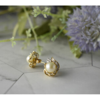 14K Yellow Gold Pearl & Diamonds Earrings