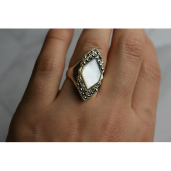 925 STERLING SILVER MOTHER OF PEARL & MARCASITES RING SIZE 6.5