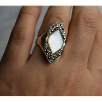 925 Sterling Silver Mother OF Pearl & Marcasites Ring Size 6.5