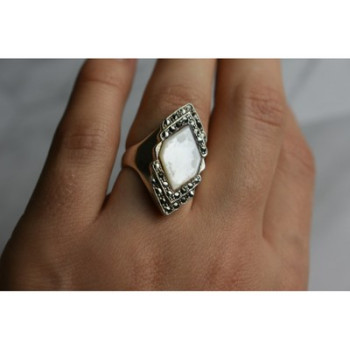 925 STERLING SILVER MOTHER OF PEARL & MARCASITES RING SIZE 6.5